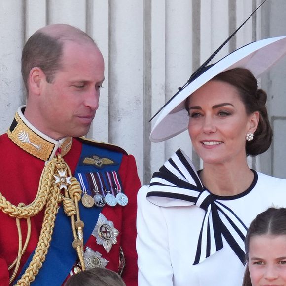 A savoir que leurs dignes descendants, comme d'autres avant eux, doivent apprendre à parler une deuxième langue qui est nécessaire pour les préparer à leur rôle futur, ont notamment rapporté nos confères d'"Hello". 

Le prince William, prince de Galles, Catherine Kate Middleton, princesse de Galles, le prince George, le prince Louis et la princesse Charlotte - Les membres de la famille royale britannique au balcon du Palais de Buckingham lors de la parade militaire "Trooping the Colour" à Londres le 15 juin 2024 © Julien Burton / Bestimage