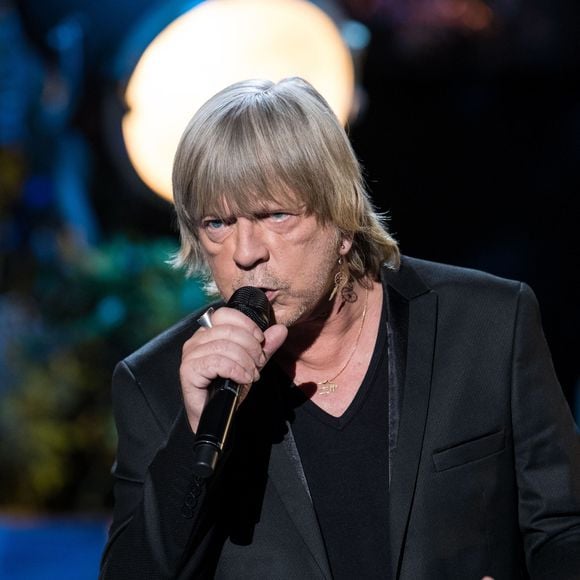 "Quand je me suis fait virer de l'avion parce que je vapotais", a confié l'heureux papa de deux enfants, en toute transparence.

Exclusif - Le chanteur Renaud (Renaud Séchan) - Tournage de l'émission "Merci Renaud" dans les studios de la Plaine Saint-Denis le 15 novembre 2016, qui sera diffusée le samedi 17 décembre 2016 en prime time sur France 2. © Cyril Moreau / Bestimage