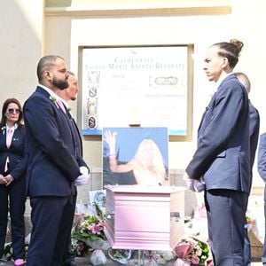 Sorties des obsèques de Loana Petrucciani dans la cathédrale Sainte-Réparate à Nice le 10 avril 2026. © Bruno Bebert/Bestimage