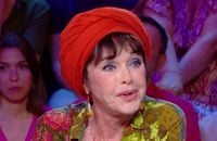 Anny Duperey invitée sur le plateau de "Quelle époque !" sur France 2, la comédienne se livre sur son enfance difficile et un complexe.