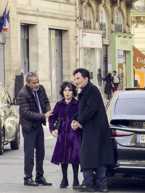 Jack Lang et sa femme Monique Buczynski dans le 6ème arrondissement de Paris, France, le 8 février 2026. Photo par Sarkissian-Vieillot/Bestimage