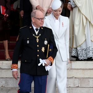 La princesse Charlene de Monaco - La famille princière Monégasque quitte la cathédrale Notre-Dame-immaculée de Monaco le jour de la fête nationale à Monaco le 19 novembre 2025. . © Dominique Jacovides - Bruno Bebert / Bestimage