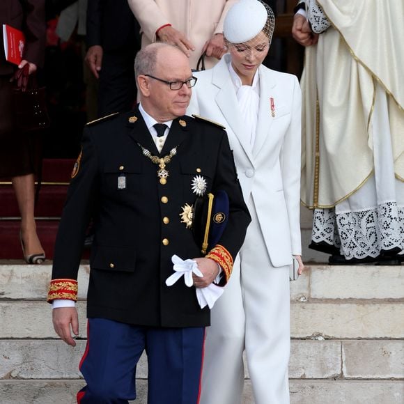 La princesse Charlene de Monaco - La famille princière Monégasque quitte la cathédrale Notre-Dame-immaculée de Monaco le jour de la fête nationale à Monaco le 19 novembre 2025. . © Dominique Jacovides - Bruno Bebert / Bestimage