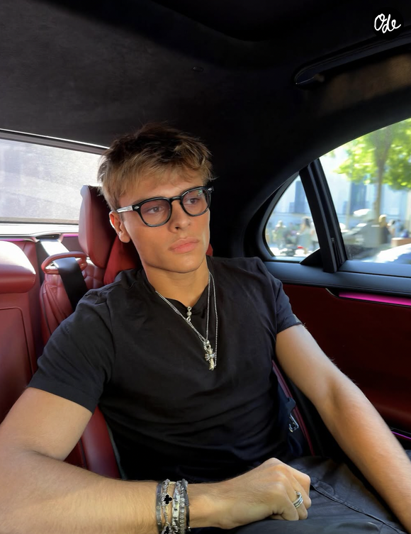 Cameron Smet poste un selfie de lui, sur Instagram, à l'automne 2025.
