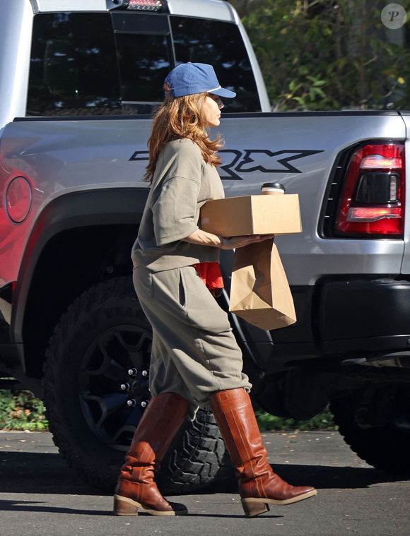 Ryan Gosling et Eva Mendes, fraîchement débarqué de Londres où Ryan a tourné le très attendu Star Wars : Starfighter (avec des rumeurs selon lesquelles Eva le rejoindrait à l'écran en tant qu'épouse), revient au Montecito ensoleillé, en Californie, pour un peu de magie de vacances. 17/12/2025

Photo : Backgrid USA / Bestimage