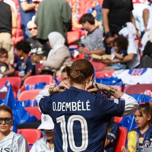 Carole Bouquet - 30 mai 2026, Budapest, Campanie, Hongrie : Les supporters du Paris Saint-Germain lors du match de la finale de la Ligue des champions de l'UEFA entre le PSG et Arsenal, à Budapest, le 30 mai 2026. (Credit Image : © Fabio Sasso/AGF via ZUMA Press) - Ambiance dans les tribunes Supporters PSG
