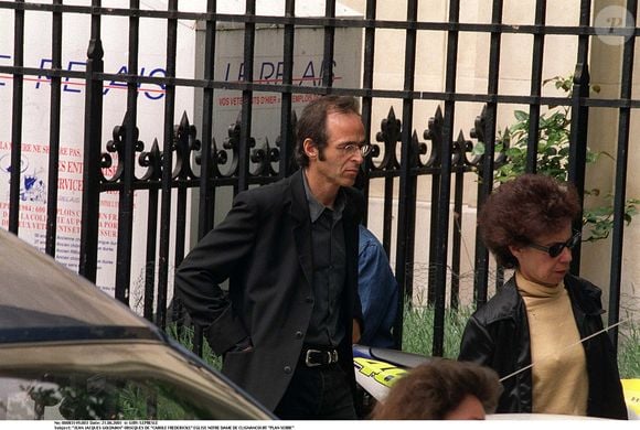 Jean-Jacques Goldman et Véronique Colucci - Obsèques de Carole Fredericks - Eglise Notre Dame de Clignancourt - 2001. (AGENCE / BESTIMAGE).