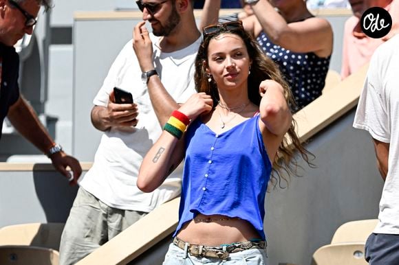 Jenaye, la fille de Yannick Noah, lors d'un concert en direct sur le court central Philippe Chatrier dans le cadre de Roland-Garros, tournoi de tennis du Grand Chelem, le 27 mai 2023 au stade Roland-Garros à Paris, en France. Photo de Victor Joly/Abaca