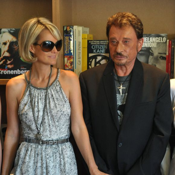 Johnny et Laeticia Hallyday posent au Café des Palmes lors du 62ème Festival International du Film de Cannes à Cannes, France, le 18 mai 2009. ©. Photo par Gorassini-Guignebourg/ABACAPRESS.COM