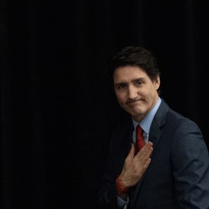 les deux tourtereaux ont officialisé leur couple à Paris en s'affichant main dans la main le 25 octobre 2025.

L'ancien Premier ministre Justin Trudeau quitte la scène après avoir pris la parole lors du Forum national sur la lutte contre l’antisémitisme, le jeudi 6 mars 2025 à Ottawa. © Adrian Wyld/The Canadian Press via ZUMA Press