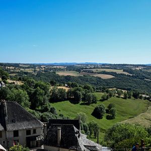 Le prince Albert II de Monaco, la princesse Charlène de Monaco, le prince Jacques de Monaco, marquis des Baux, et la princesse Gabriella de Monaco, comtesse de Carladès, ont été accueillis à Mur-de-Barrez en Aveyron, le 9 juillet 2025.

© Bruno Bebert/Bestimage