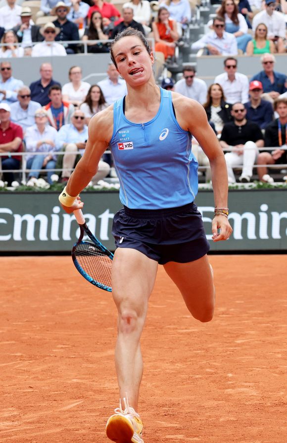 La française Loïs Boisson bat l'américaine Pegula (3-6, 6-4, 6-4), au 4ème tour des internationaux de France de Tennis de Roland Garros 2025 (Jour 9), à Paris, France, le 2 juin 2025. Boisson a renversé la situation face à l’Américaine Pegula, numéro trois mondiale, pour s’offrir la plus belle victoire de sa carrière (3-6, 6-4, 6-4) et se hisser en quarts de finale de Roland-Garros. © Jacovides-Moreau/Bestimage