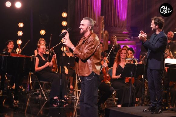 Entourée de prestigieux invités et d'un orchestre symphonique, 

Exclusif - Christophe Willem lors de l’enregistrement de l’émission "Le Grand Echiquier - Spéciale Céline Dion" présentée par C.Chazal et A.Manoukian et diffusée le 20 octobre sur France 2, à Paris, France, le 3 juillet 2026. © Jack Tribeca/Bestimage