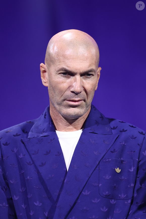 Zinedine Zidane regarde pendant le photocall de la présentation du jeu EA Sports FC25 au Pabellon Satelite le 26 septembre 2024, Madrid, Espagne. (Credit Image : © Dennis Agyeman/AFP7 via ZUMA Press Wire)