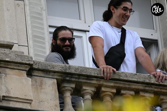Eddy and Nelson Angelil - Just days before her return to the stage, Celine Dion with fans outside her hotel, hotel Royal Monceau in Paris, France on September 4, 2026. © Lionel Urman/Bestimage