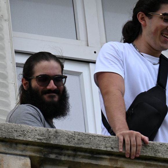 Eddy and Nelson Angelil - Just days before her return to the stage, Celine Dion with fans outside her hotel, hotel Royal Monceau in Paris, France on September 4, 2026. © Lionel Urman/Bestimage