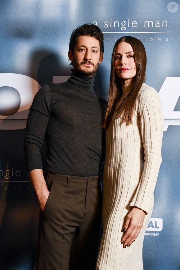 Lui qui a eu deux filles avec Natasha Andrews

Pierre Niney et sa compagne Natasha Andrews à la première du film "Goliath" au cinéma UGC Normandie à Paris, le 8 mars 2022. © Pierre Perusseau/Bestimage
