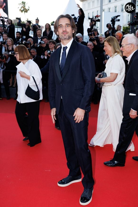 Il décrypte la réalité complexe du financement des films et les coulisses parfois rudes du secteur.

Dimitri Rassam - Montée des marches pour la cérémonie de clôture du 79ème Festival International du Film de Cannes, le 23 mai 2026. 

© Jacovides-Moreau / Bestimage