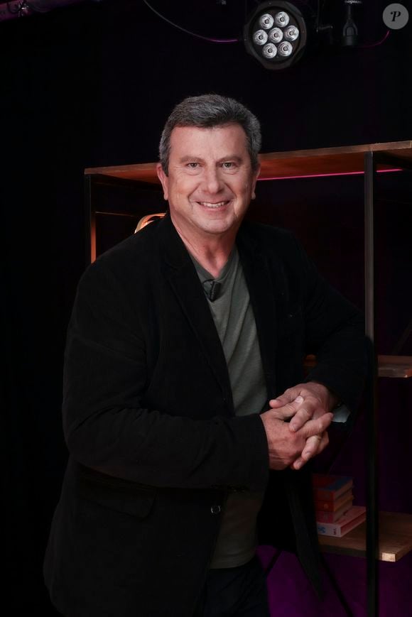 Pascal Bataille en interview pour "Purepeople", avec le format "En privé avec"