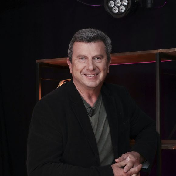 Pascal Bataille en interview pour "Purepeople", avec le format "En privé avec"