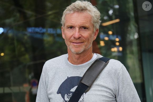 Exclusif - Denis Brogniart arrive dans les studios de RMC à Paris le 25 août 2020.

© Panoramic / Bestimage