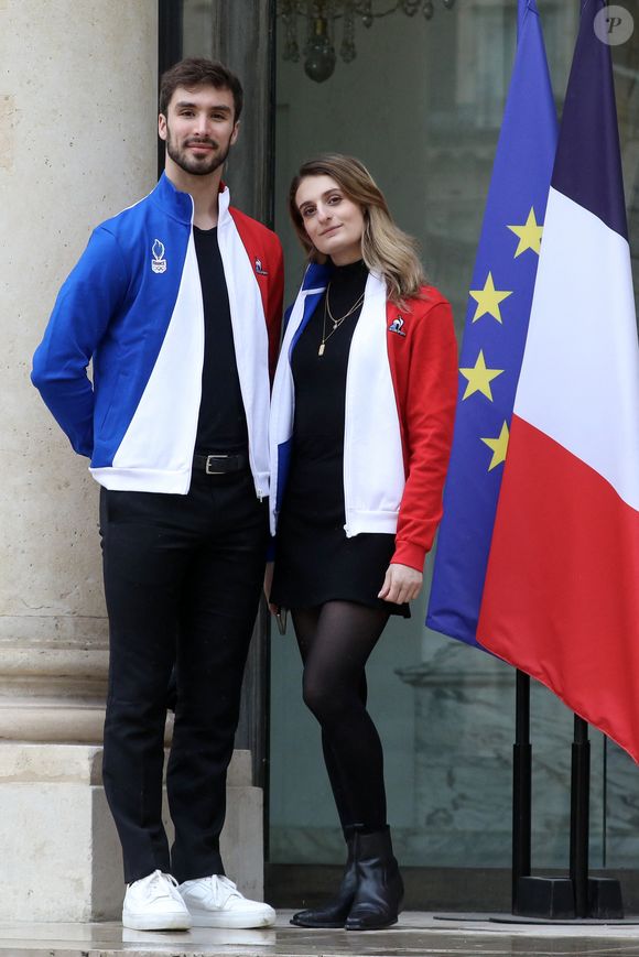 La ville est bien plus qu’un lieu d’entraînement : c’est son vrai chez-lui, où il construit sa vie.

Les médaillés d'or français Gabriella Papadakis et Guillaume Cizeron des Jeux paralympiques d'hiver de Pékin 2022 - Arrivée des médaillés olympiques et paralympiques, de leurs entraineurs et des représentants du mouvement sportif au palais de l'Elysée, Paris, France, le 29 mars 2022. © Stéphane Lemouton/Bestimage