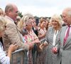 Passionnée d’apiculture, elle commercialise son miel pour des causes caritatives, tout comme le roi Charles, qui entretient plusieurs ruches à Highgrove, Clarence House et Buckingham Palace. 

Le roi Charles III d'Angleterre et Camilla Parker Bowles, reine consort d'Angleterre,visitent le Sandringham Flower Show 2025. © Chris Radburn/WPA-Pool/Bestimage