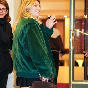 Alors qu'elle était interrogée au micro de Louise Aubery, la chanteuse a raconté une dernière expérience pas facile à vivre pour elle. 

Louane lors de la semaine de la mode à Paris le 6 octobre 2025 à Paris, France. (Photo par Lucia Sabatelli / Bestimage)