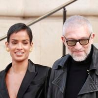 Narah Baptista et Vincent Cassel dans les rues de Paris : promenade sur les quais, sans leur petit garçon Caetano