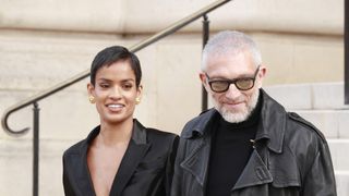 Narah Baptista et Vincent Cassel dans les rues de Paris : promenade sur les quais, sans leur petit garçon Caetano