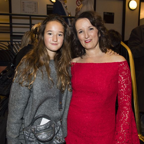 Exclusif - Anne Roumanoff et sa fille Marie Vaillant - Backstage - Anne Roumanoff fête ses trente ans de carrière à l'Olympia lors d'une soirée exceptionnelle le samedi 4 novembre avec son spectacle « Aimons nous les uns les autres et plus encore ». Paris le 4 Novembre 2017
© Pierre Perusseau / Bestimage