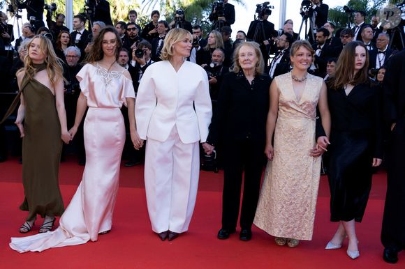 Guest, Tess Barthélemy, Judith Godrèche, Annie Ernaux, Anja Verderosa - Montée des marches du film " El Ser Querido " lors du 79ème Festival International du Film de Cannes, le 16 mai 2026. © Olivier Borde / Bestimage