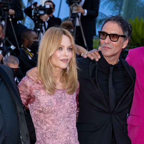 Vanessa Paradis, Samuel Benchetrit (réalisateur) - Montée des marches du film « De son vivant » lors du 74ème Festival International du Film de Cannes. Le 10 juillet 2021
© Borde-Jacovides-Moreau / Bestimage