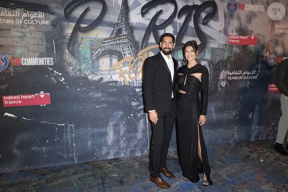 les deux tourtereaux s'affichent notamment aux côtés de leurs deux enfants Alek et Nora. 

Nikola Karabatic et sa compagne Géraldine Pillet lors du 2ème édition du prestigieux gala de charité Paris For Good organisé par le Paris Saint-Germain et naked heart france au Parc des Princes à Paris, FRance, le 23 septembre 2025. 4 millions d'euros ont été récoltés lors de la soirée caritative. PSG-Naked Heart France/Bestimage
