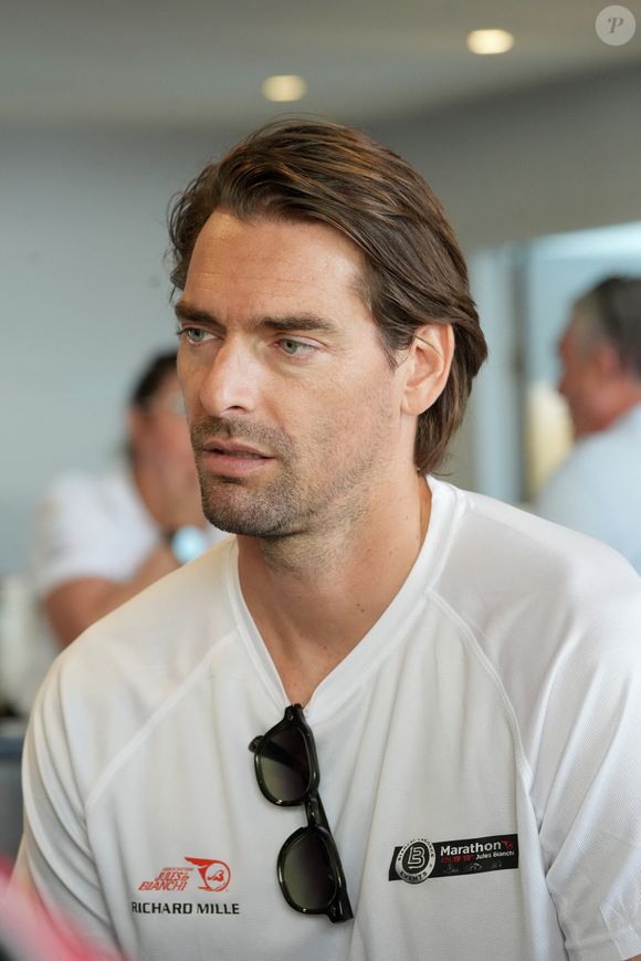 L’ancienne Miss Bourgogne et l’ex‑champion du monde de natation ont surmonté plusieurs épreuves, dont le combat d’Alice contre un cancer du sein. 

 Camille Lacourt le 11 septembre 2025.
Photo par Anne-Sophie Guebey / Bestimage