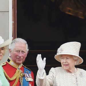 Camilla Parker Bowles, duchesse de Cornouailles, le prince Charles, prince de Galles, la reine Elisabeth II d’Angleterre - La famille royale au balcon du palais de Buckingham lors de la parade Trooping the Colour 2019, célébrant le 93ème anniversaire de la reine Elisabeth II, Londres, le 8 juin 2019. (Backgrid UK/ Bestimage).