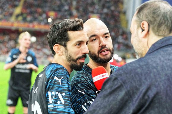 Ce travail leur a permis de revenir sur leur passé et d’accepter leurs réactions respectives

Bigflo et Oli lors du match amical entre le RC LENS Legendes et l'UNICEF au Stade Bollaert-Delelis le 6 juin 2023 à Lens, France. © Sylvain Lefevre/Abacapress.com