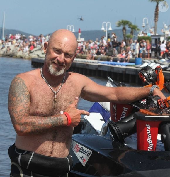 Sur Instagram, Vincent Lagaf partage souvent des images de sa grande maison avec piscine qu'il partage avec ses trois chiens adorés.

58 flyboardeurs internationaux étaient présents à Cavalaire, pour battre un record du monde détenu par les Etats-Unis. Pari tenu pour Vincent Lagaf' et Francky Zapata, les organisateurs de cette manifestation "Brietling Flyboard Familiy" suivie par des milliers de spectateurs amassés dans le golfe de Saint-Tropez.