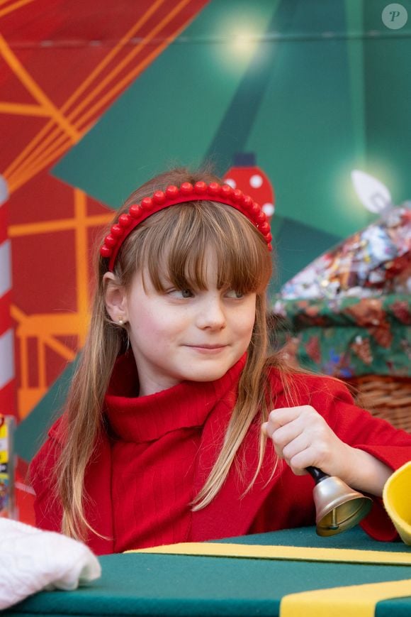 La princesse Gabriella de Monaco, comtesse de Carladès - La famille princière de Monaco offre les traditionnels cadeaux de Noël aux enfants monégasques dans la Cour du Palais Princier, le 18 décembre 2024. 
© Olivier Huitel / Pool Monaco / Bestimage