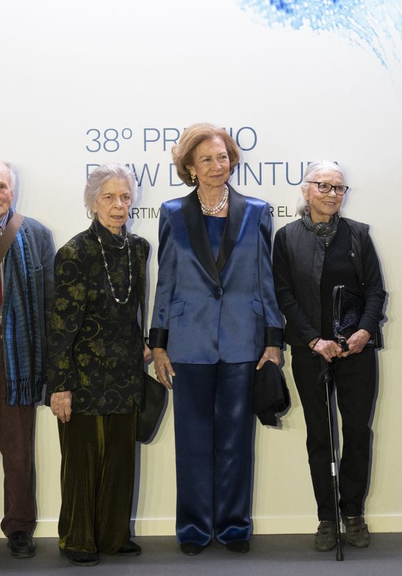 La reine Sofia d'Espagne et sa sœur la princesse Irene de Grèce lors des "BMW Paintings Awards" à Madrid. Photo par AGENCE / BESTIMAGE