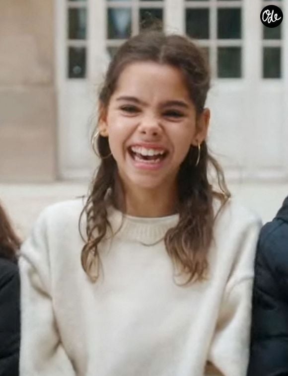 Lila Debbouze, la fille de Mélissa Theuriau et Jamel Debbouze, fait une première apparition remarquée à la télévision dans le documentaire Le Temps des femmes, diffusé sur France 2 et produit par sa mère. © Capture TV France 2 via Bestimage