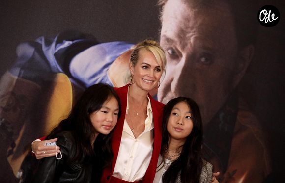 Laeticia Hallyday et ses filles Joy et Jade - Projection au Grand Rex à Paris des documentaires "Johnny USA" et "A nos promesses" à l'occasion de la Journée Spéciale Johnny, son rêve américain. Le 21 octobre 2020
© Jacovides-Moreau / Bestimage
