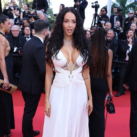 Un look à la fois élégant et sensuelle pour l'ancienne star de télé-réalité

Nabilla est présent sur le tapis rouge de "L’histoire du son" au 78e Festival de Cannes, au Palais des Festivals, le 21 mai 2025 à Cannes. Photo de Jerome Domine/ABACAPRESS.COM