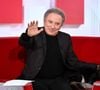 L’animateur ne voulait pas que ses actions soient médiatisées.

Exclusif - Michel Drucker et sa chienne Isia - Enregistrement de l'émission "Vivement Dimanche, spéciale M.Galabru", au Studio Gabriel à Paris, présentée par M.Drucker et diffusée le 22 janvier © Guillaume Gaffiot / Bestimage
