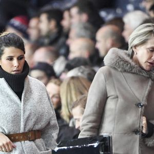 Karine Ferri et la femme de Christian Gourcuff (entraîneur de Rennes) (père de son compagnon) - Karine Ferri encourage son compagnon Yoann Gourcuff lors du match Psg-Rennes au Parc des Princes à Paris le 6 novembre 2016.  (victoire 4-0 du Psg) © Pierre Perusseau/Bestimage