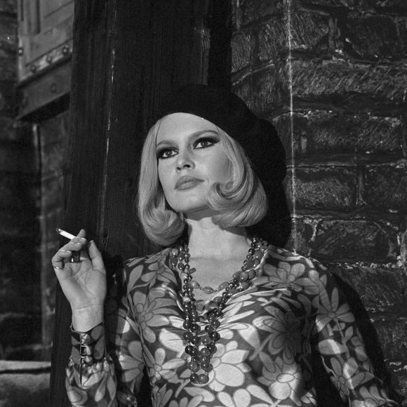 Archives - En France, à Paris, Brigitte BARDOT, lors du duo pour la chanson "Bonnie and Clyde". Le 15 novembre 1967 © Bernard Leguay via Bestimage