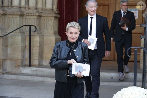 Sophie Davant et William Leymergie assistent aux obsèques de Philippe Labro à l'église Saint Germain des Prés à Paris, France, le 13 juin 2025. Philippe Labro, journaliste, auteur, réalisateur et compositeur prolifique, est décédé à l'âge de 88 ans des suites d'un cancer le 4 juin. Photo by Nasser Berzane/ABACAPRESS.COM
