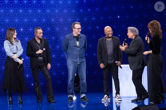 Exclusif - Frédéric François, Mario Ramsamy, Faustine Bollaert, Faustine Bollaert pour les surprises de l'enregistrement de l'émission "La Boîte à secrets", présentée par F.Bollaert et diffusée le 16 janvier 2026 sur France 3, dans les studios du Lendit à Saint-Denis, France, le 16 décembre 2025. © Cyril Moreau/Bestimage