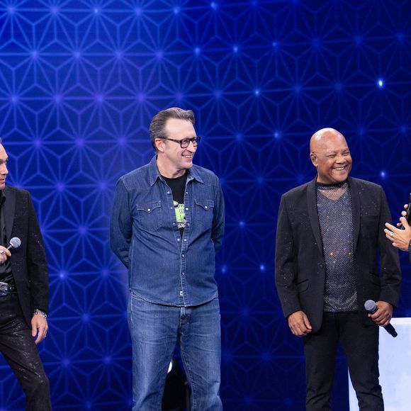 Exclusif - Frédéric François, Mario Ramsamy, Faustine Bollaert, Faustine Bollaert pour les surprises de l'enregistrement de l'émission "La Boîte à secrets", présentée par F.Bollaert et diffusée le 16 janvier 2026 sur France 3, dans les studios du Lendit à Saint-Denis, France, le 16 décembre 2025. © Cyril Moreau/Bestimage