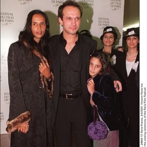 Leur père est le comédien Vincent Perez.

Vincent Perez, sa femme Karine et leur fille lors de la cérémonie de clôture du Festival du Film de Paris. Le 3 avril 2001. © Jean-Jacques Datchary/ABACA
